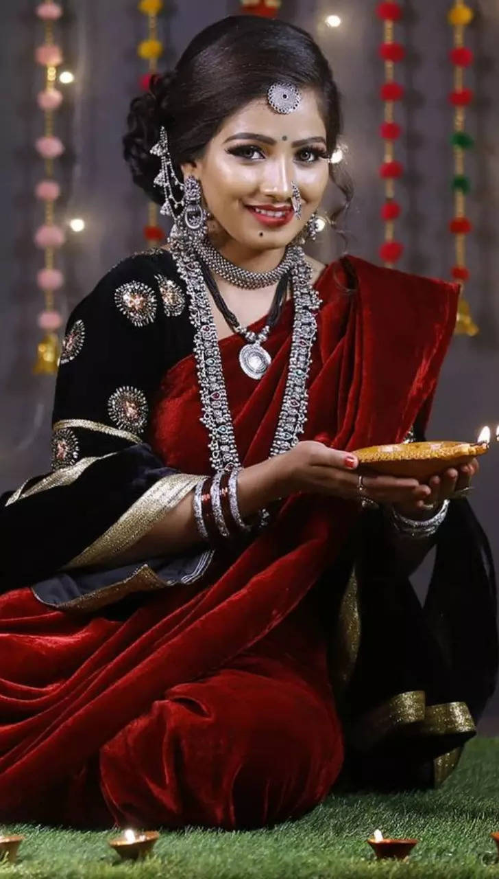 Indian woman in traditional saree looks back and smilingg Stock Photo |  Adobe Stock