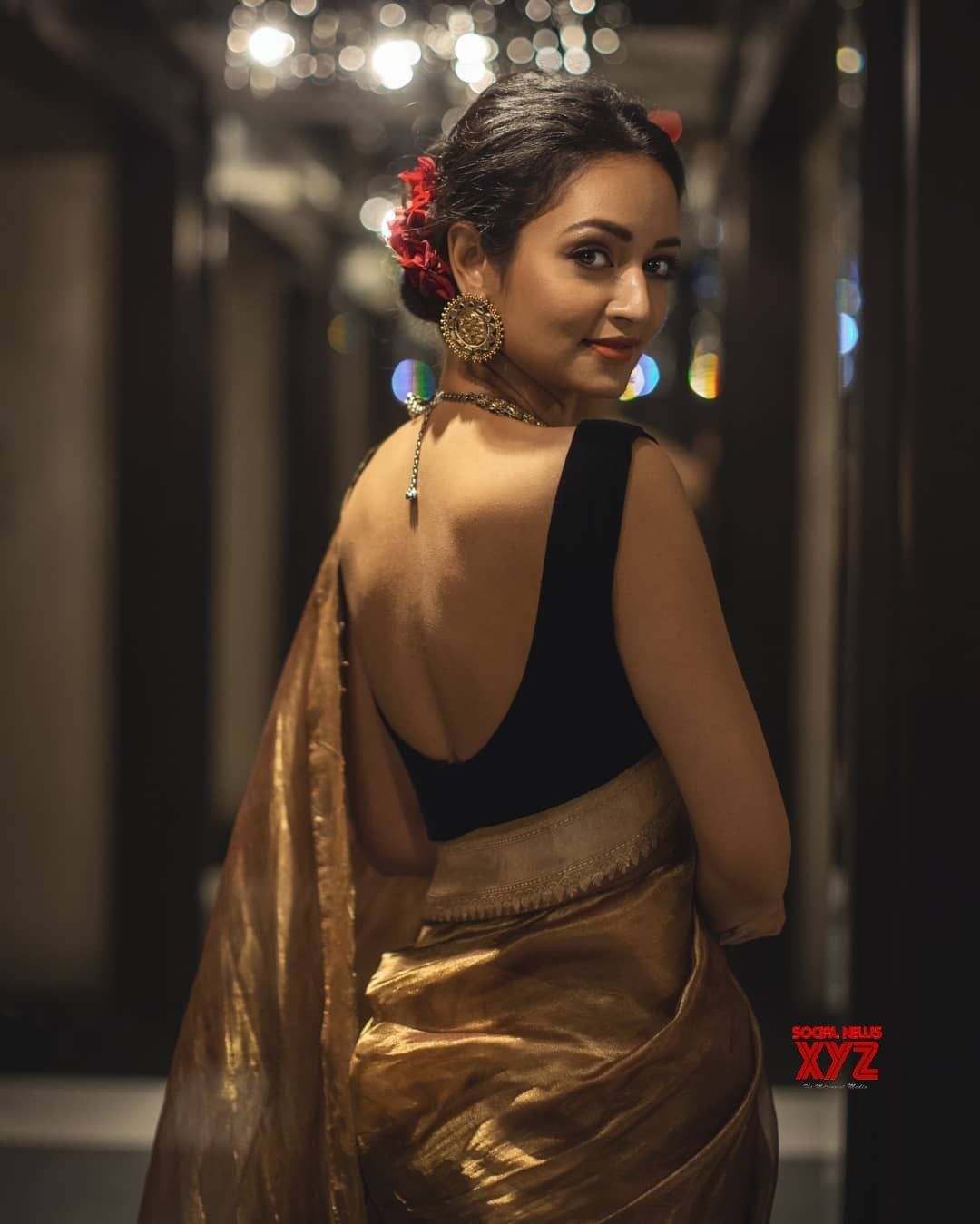 Stylish girl model posing In Saree - PixaHive