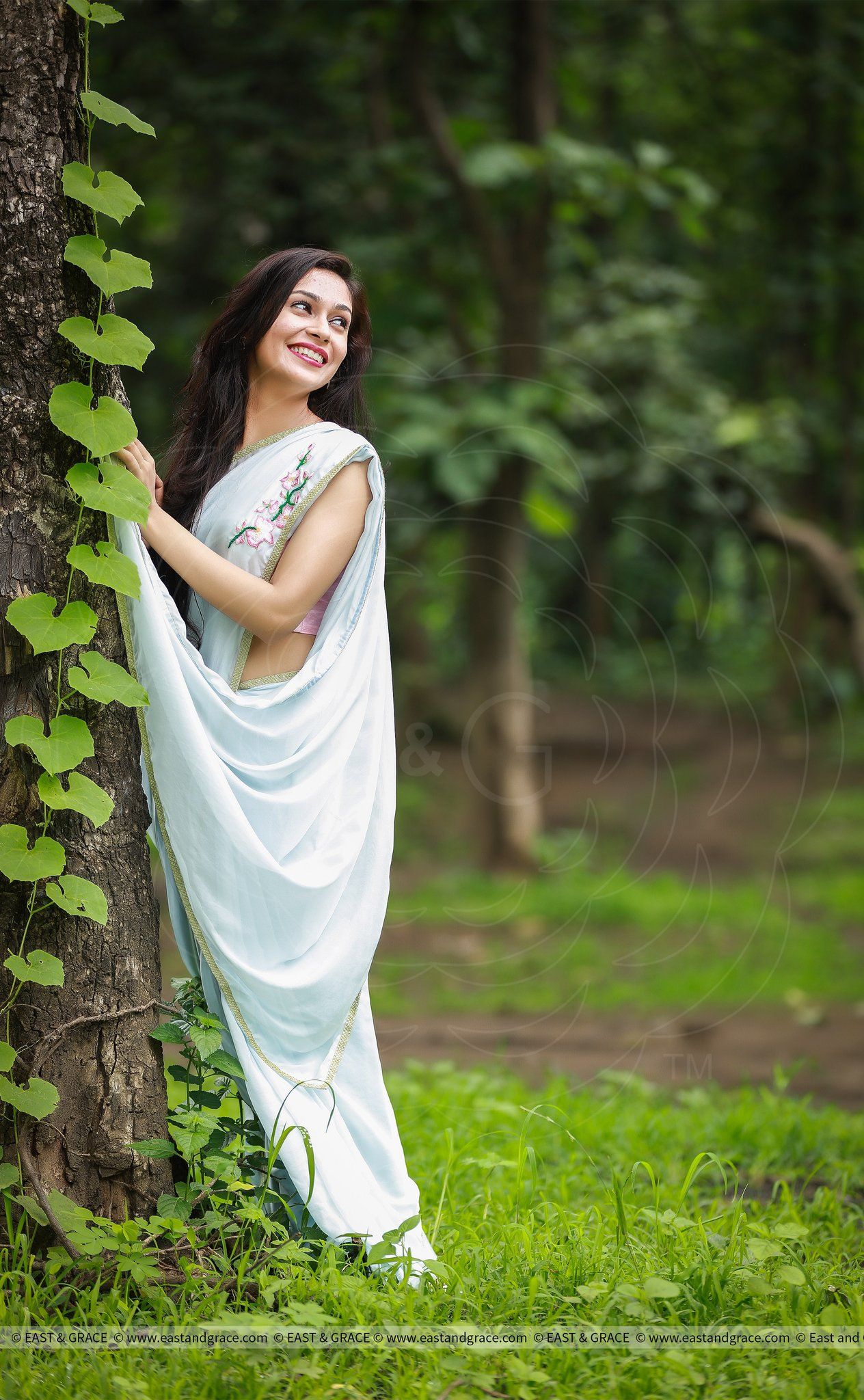 Image of Indian traditional Beautiful Woman Wearing an traditional Saree  And Posing On The Outdoor With a Smile Face-JA674305-Picxy