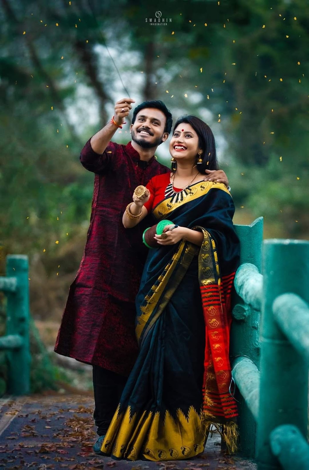 Couple looking saree in clothing hi-res stock photography and images - Alamy